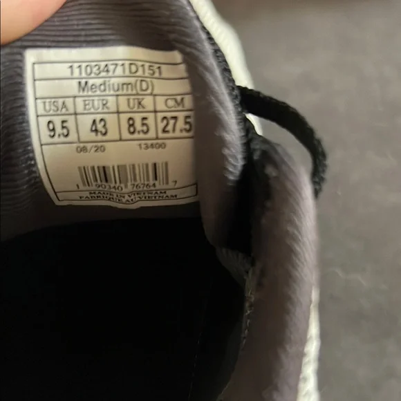 Brooks White and Black Athletic Shoes with Retro Silhouette - Picture 4 of 4